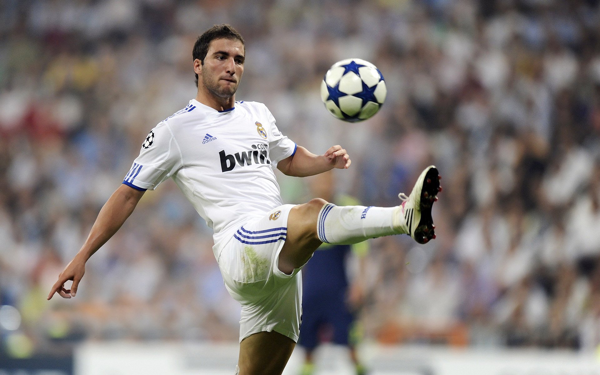 “足球赛事直播平台技术革新,观赛体验全面升级”,足球比赛视频直播平台